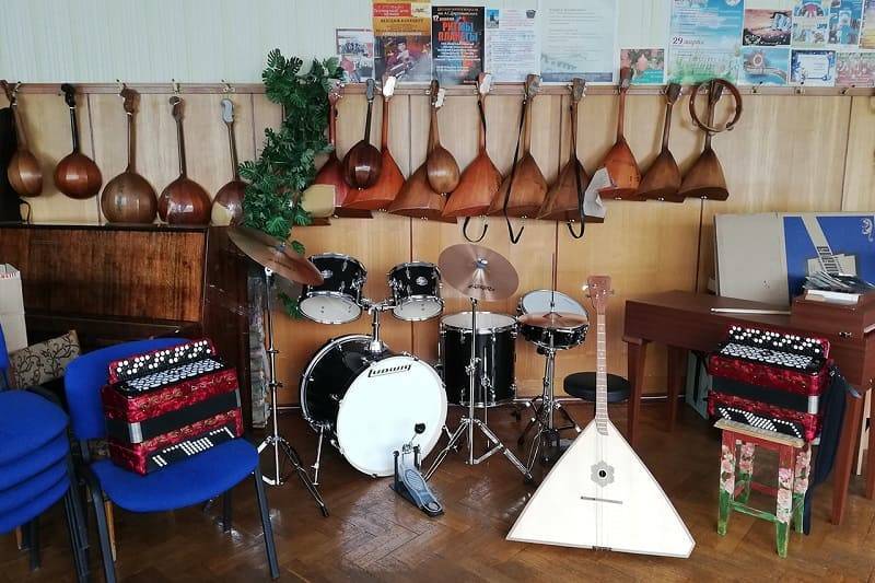 В Смоленской области учреждения допобразования оснащают новыми музыкальными инструментами