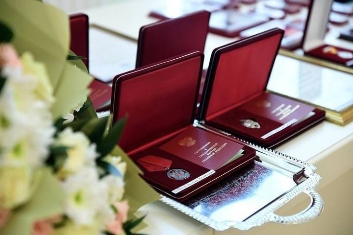 Четыре школьника из Тверской области удостоены государственных наград