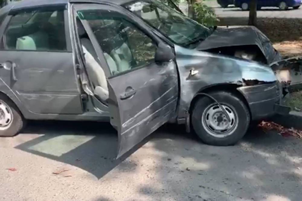 В Белгороде пьяный автомобилист протаранил три припаркованных машины