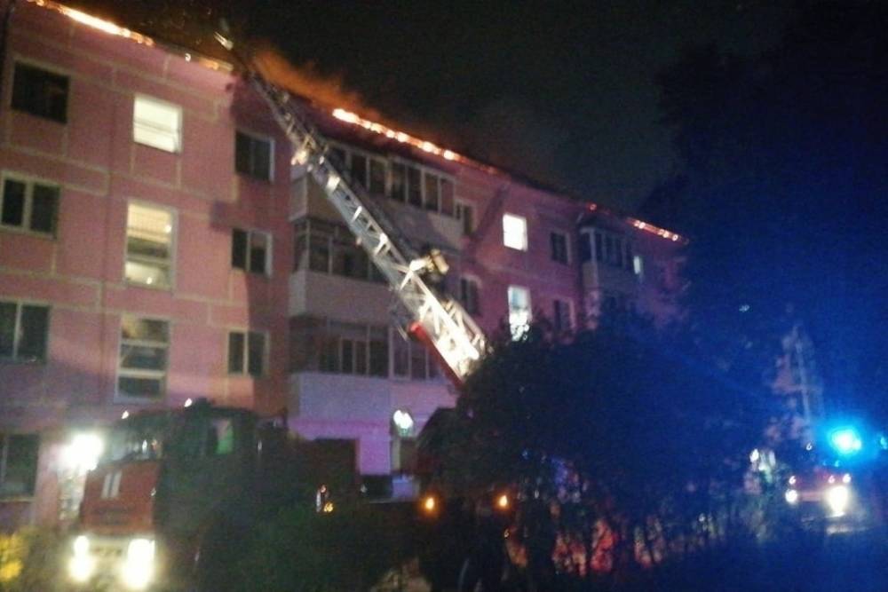 На пожаре на улице Черновицкой в Рязани эвакуировали 80 человек