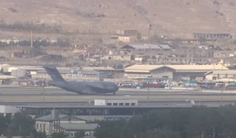 Самолеты с эвакуированными и Афганистана приземлились в Подмосковье
