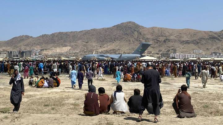 Эвакуация из Афганистана: американцы продают места на спасительные рейсы за 6500 долларов