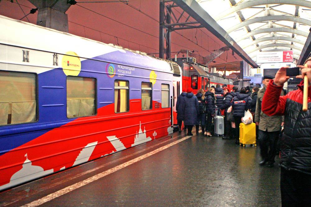 Осенью между Петербургом и Москвой пустят дополнительные поезда