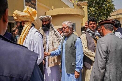 Талибы поместили Абдуллу и Карзая под фактический домашний арест