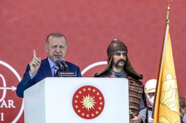 Турцию и Эрдогана вдохновляет победа турок-сельджуков при Манцикерте