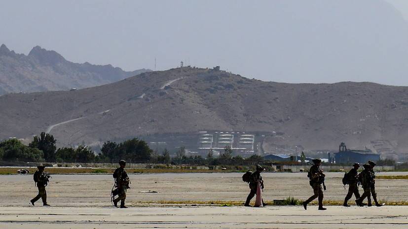 СМИ сообщают о жертвах: возле аэропорта Кабула произошёл взрыв