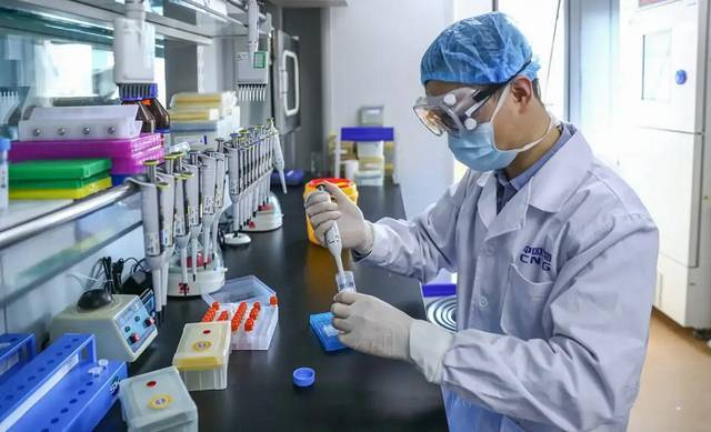 Китай просит ВОЗ расследовать утечку коронавируса из американских лабораторий