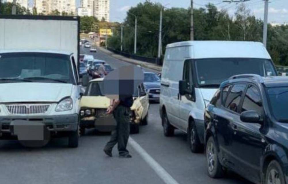 Масштабная авария с микроавтобусом в Харькове: кадры и первые детали с места ДТП