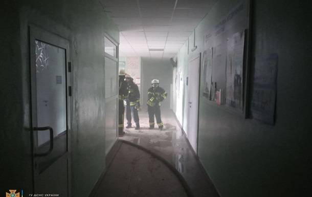 В Волновахе произошел пожар в больнице: эвакуированы более сотни людей