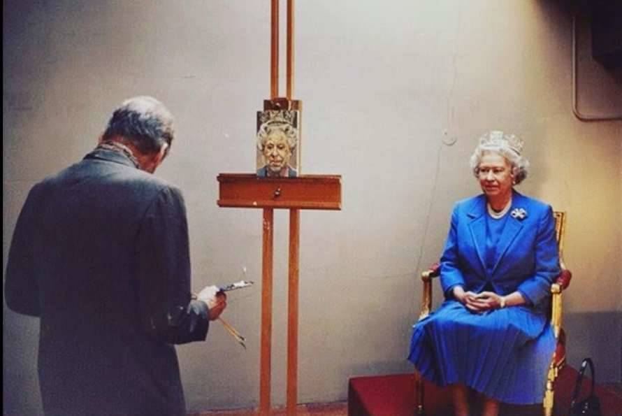 Елизавета II дает для выставки знаменитого художника Люсьена Фрейда написанный им портрет, где она «похожа на корги»