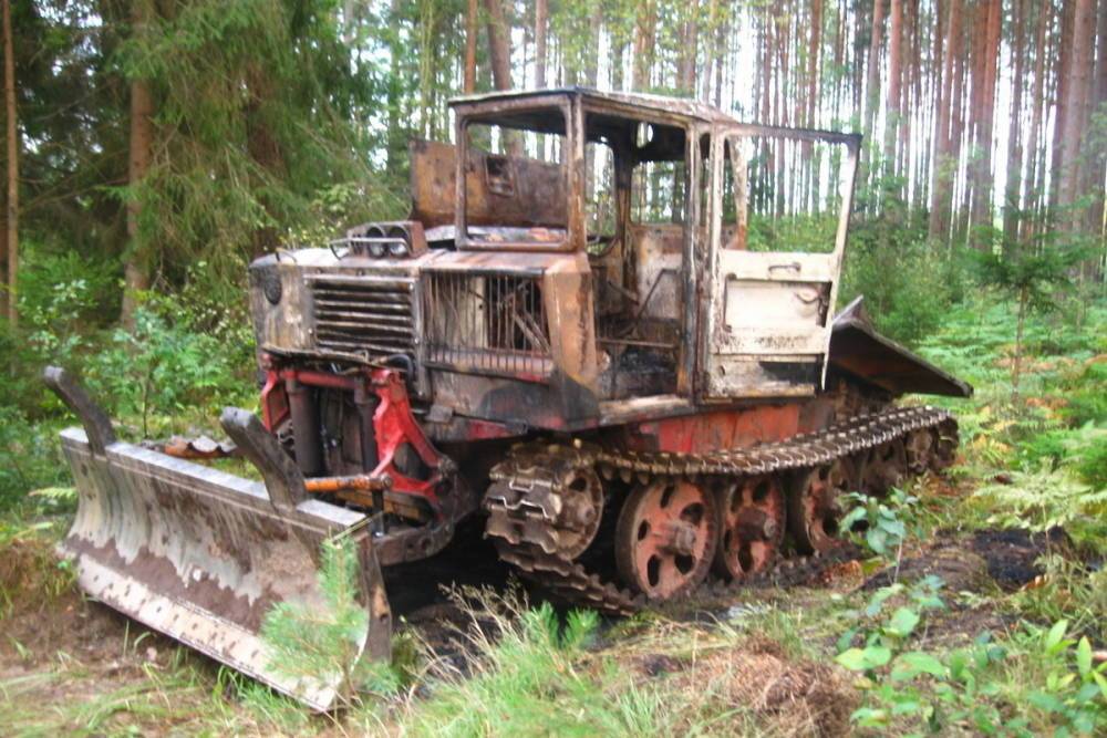 В Демидовском районе в лесу горел трактор