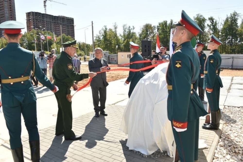 Шойгу и Минниханов заложили первый камень госпиталя Минобороны в Казани