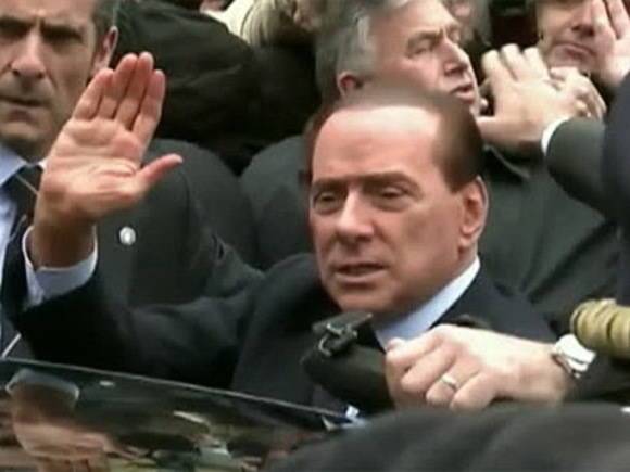 Экс-премьера Италии Берлускони увезли в больницу