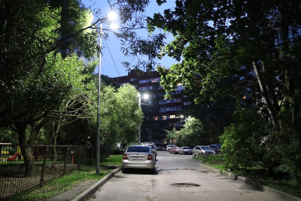 Квартал в районе станции метро «Новочеркасская» получит новое освещение