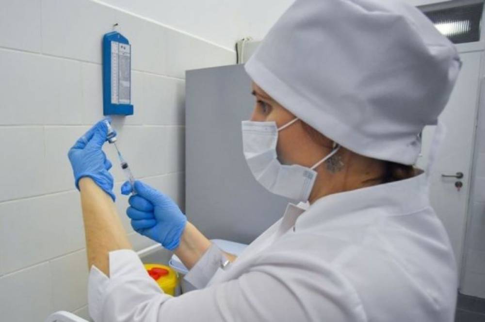 На выплаты участвующим в вакцинации от ковида медикам выделят 7,8 млрд руб.