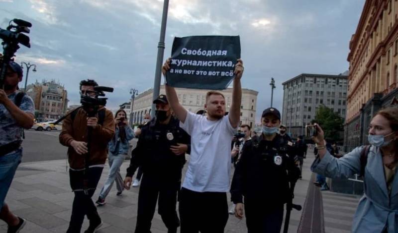 Российские СМИ выступили против преследования журналистов-"иноагентов"