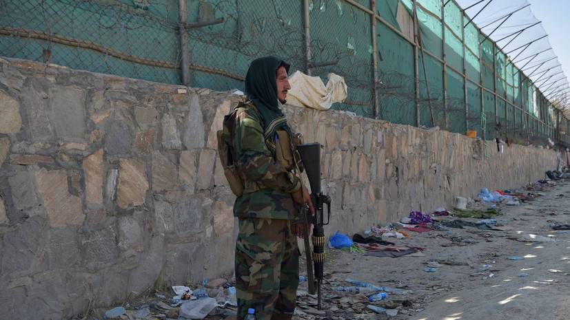 AFP: талибы взяли под контроль часть аэропорта Кабула