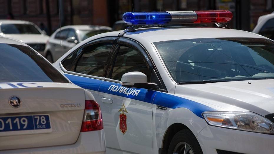 Полиция Петербурга задержала фармацевта за торговлю "веселящим" газом