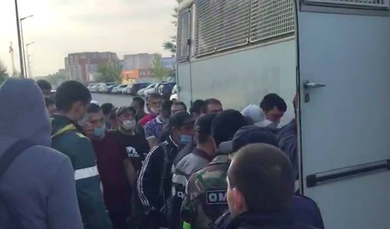 Почти 200 мигрантов депортировали из Москвы после драк с их участием