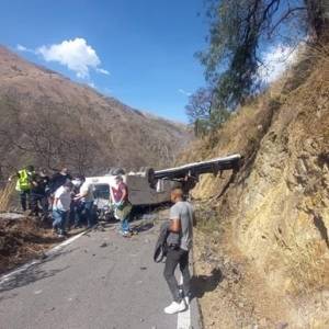 В Перу упал в пропасть автобус с людьми: 15 человек погибли