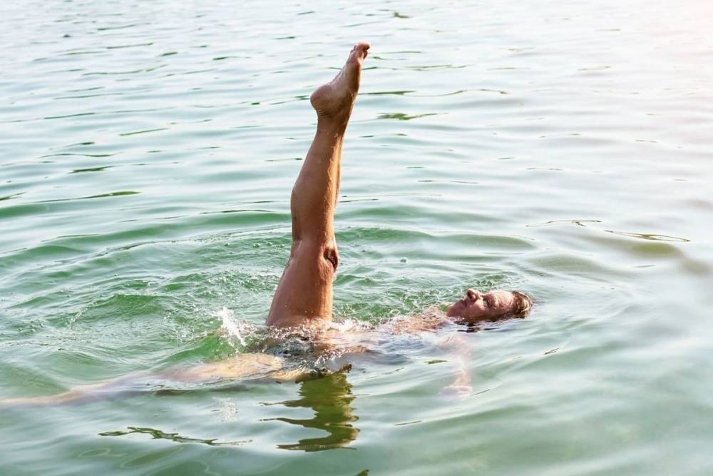 Новгородцев попросили не лезть в воду после окончания купального сезона