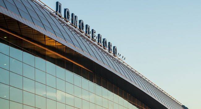 В Домодедово отложили рейс Москва — Геленджик из-за угрозы взрыва