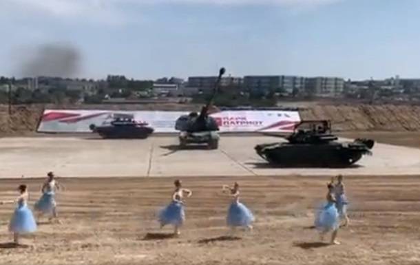 В Крыму устроили танцы с танками