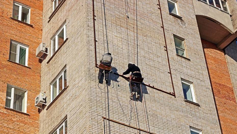Фасад 16-этажного дома на Ленинском проспекте отремонтируют к концу октября
