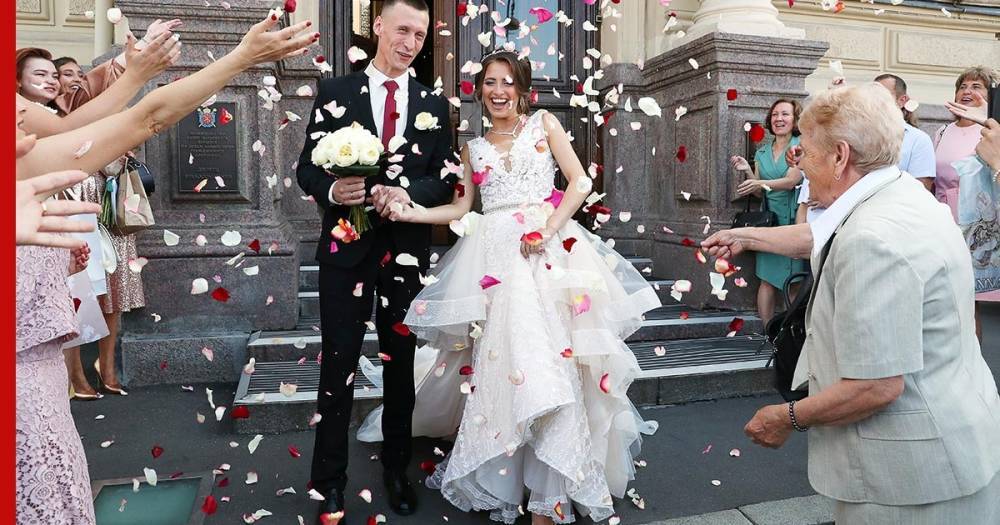 Отсроченный Мендельсон: чем вызван свадебный бум в России