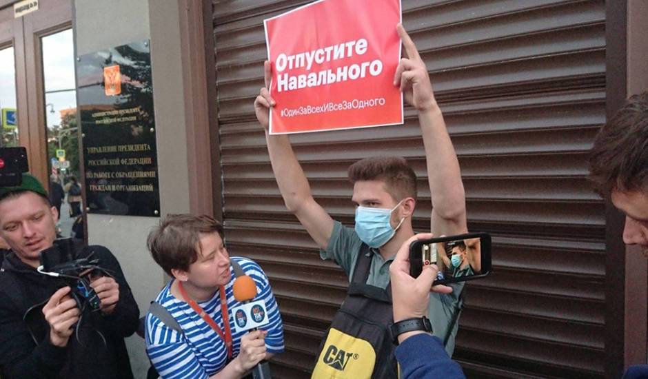 Сторонники Навального из регионов сообщили о визитах к ним сотрудников полиции