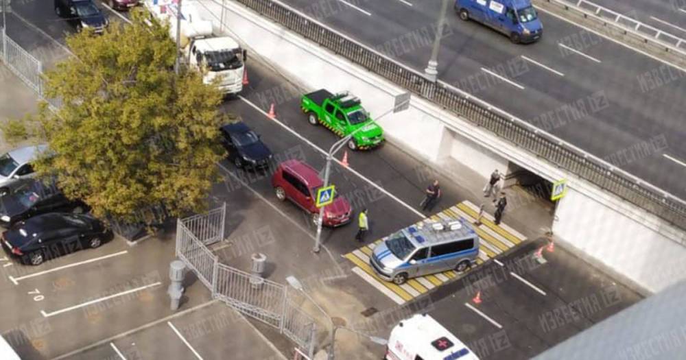 Кадры с места смертельного наезда авто на девушку в центре Москвы