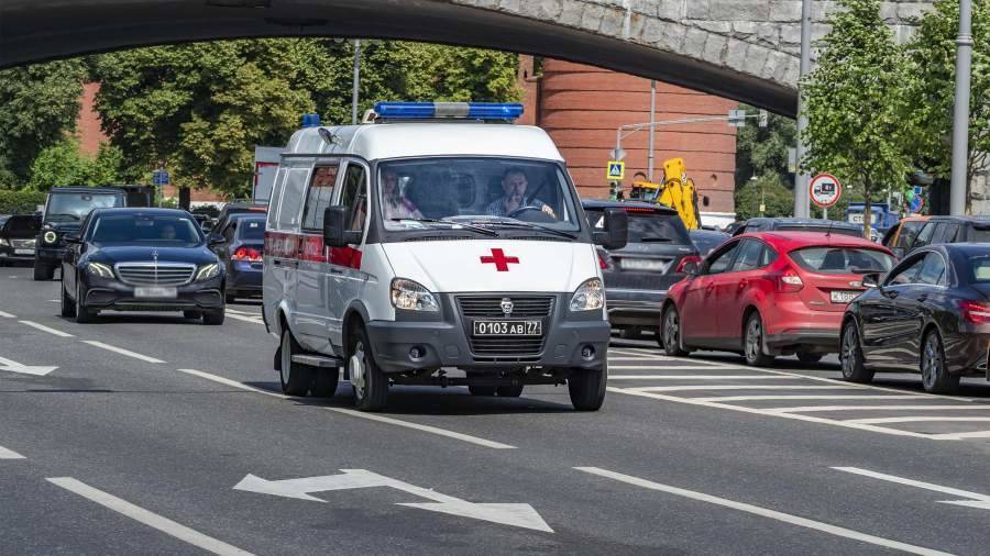 Грузовой автомобиль насмерть сбил девушку в центре Москвы