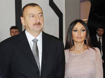 Президент Ильхам Алиев и Первая леди Мехрибан Алиева приняли участие в открытии бюста азербайджанского поэта Моллы Панаха Вагифа
