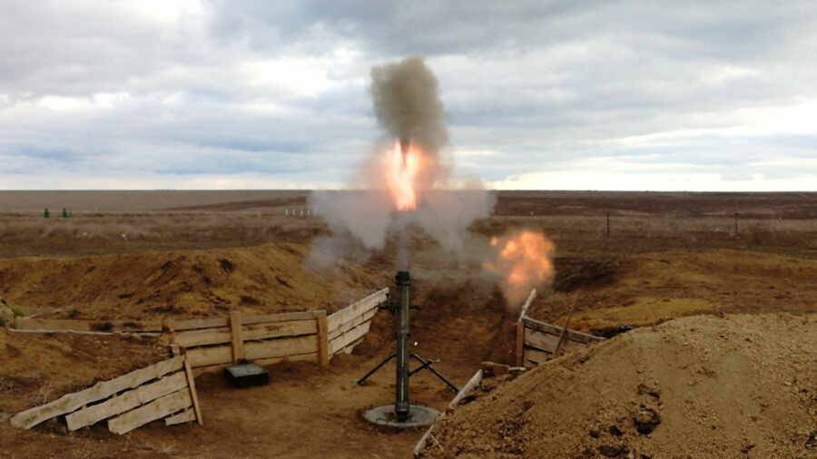 За сутки по поселку Золотое-5 ВСУ выпустили десять мин