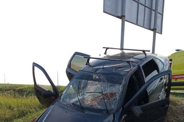 В ДТП под Челнами пострадали водитель и пассажир «Лады»