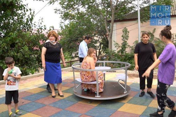 Единороссы Дагестана снова проверили качество благоустройства дворов в Махачкале