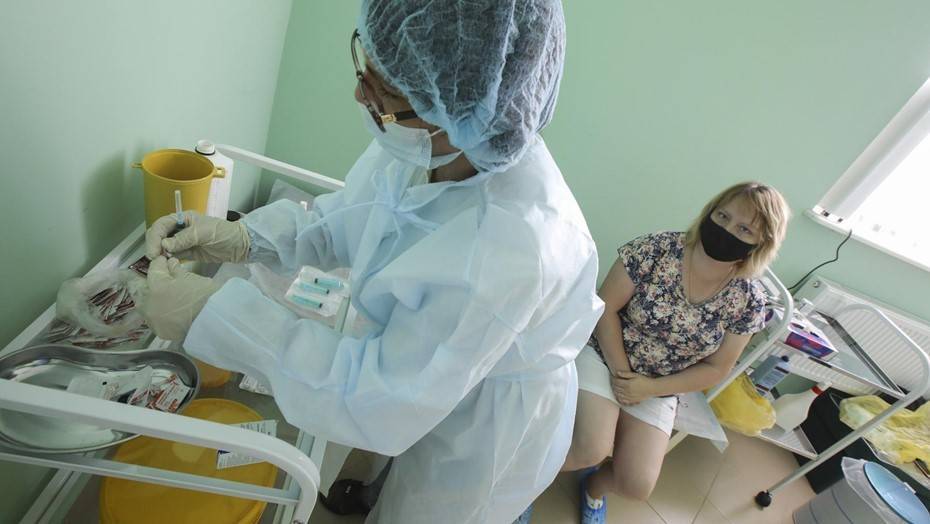 В больницы России попали только 2% заболевших COVID с прививкой