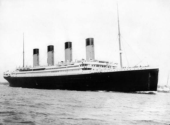 В США на выставке о крушении «Титаника» на посетителей рухнула стена, изображающая айсберг (фото)