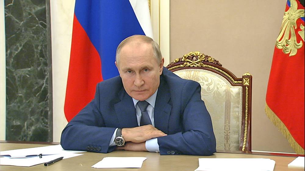 Путин указал главе КЧР на проблемы с безработицей в регионе