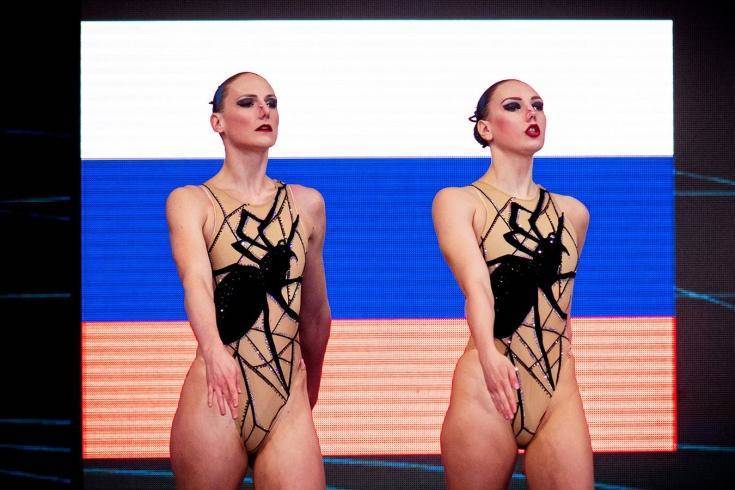 Русские синхронистки выступят на Олимпиаде в купальниках с балалайкой. Хорошо, не голыми