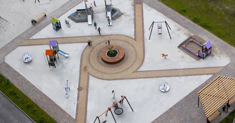 Калининград получил 100 млн рублей на обустройство детских площадок и капремонт уличного освещения