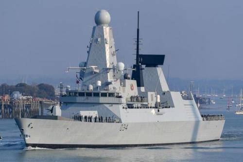 Британский эсминец Defender направляется в спорные воды Южно-Китайского моря