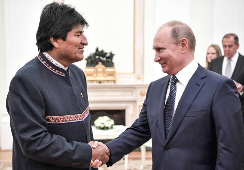 Путин обсудил с президентом Боливии борьбу с COVID-19