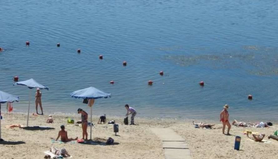 Список украинских пляжей, на которых опасно купаться, опубликовал Минздрав