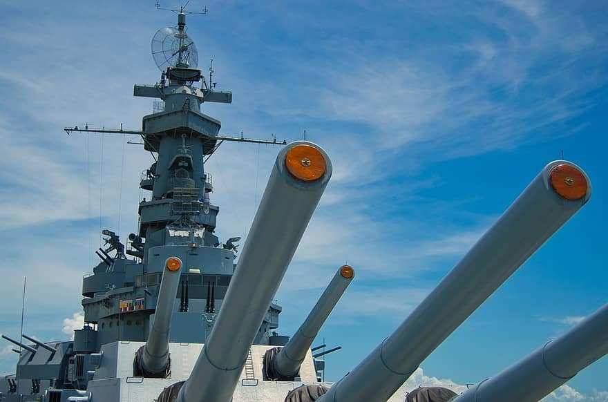 Комоедов: В случае удара США у капитанов кораблей ВМФ РФ есть право «успокоить» агрессора
