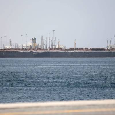 Сразу 4 танкера у берегов ОАЭ потеряли контроль над управлением