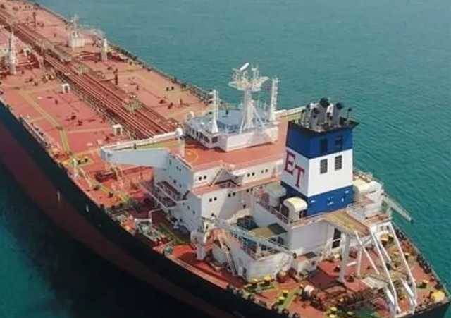 В Оманском заливе неизвестные с оружием захватили судно, сигнал бедствия подали еще четыре танкера