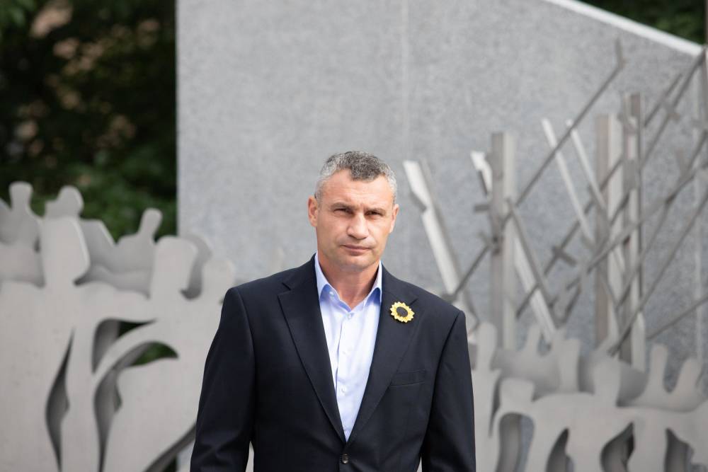 В Киеве Кличко открыл мемориал памяти погибшим воинам