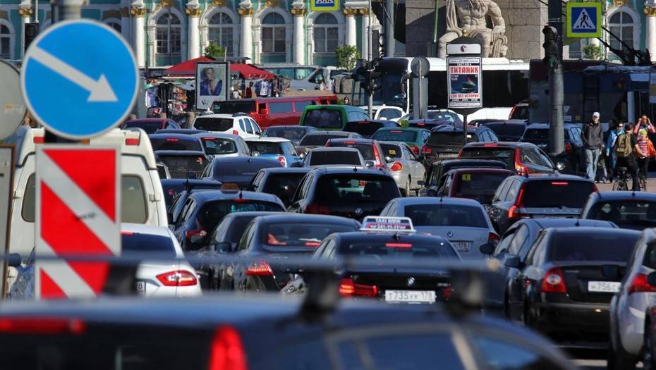 В понедельник 30 августа на дорогах Петербурга образовались аномальные пробки
