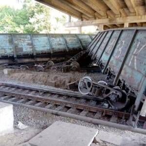 Опубликованы фото с места аварии поезда в Запорожье